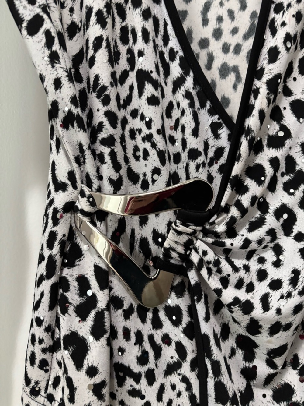 Joseph Ribkoff Black and White Leopard-Print Wrap Top Metallic Buckle Size 12 - Picture 3 of 8